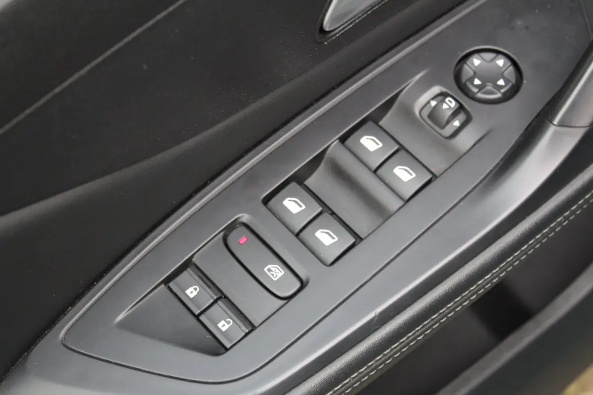 1.2 PureTech Allure Pack Business 130PK | Parkeercamera | Apple/Android Carplay | Navigatie