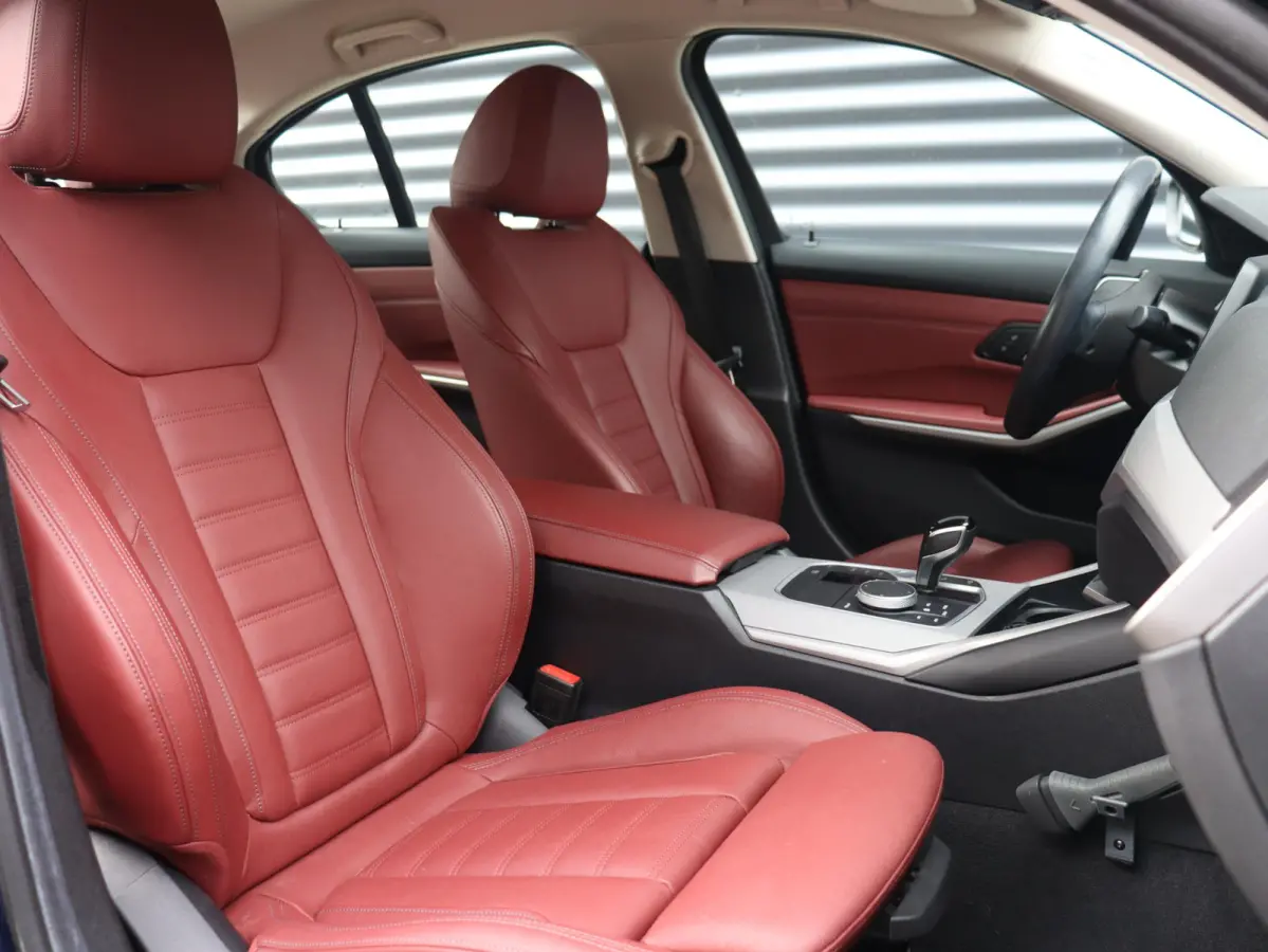 330e xDrive | High Executive | Sportstoelen | Verwarmbare Voorstoelen | Hi-Fi | Adaptive LED | Parkeersensoren | Climate Control 2-Zone | SOH 92% | 17'' LMV