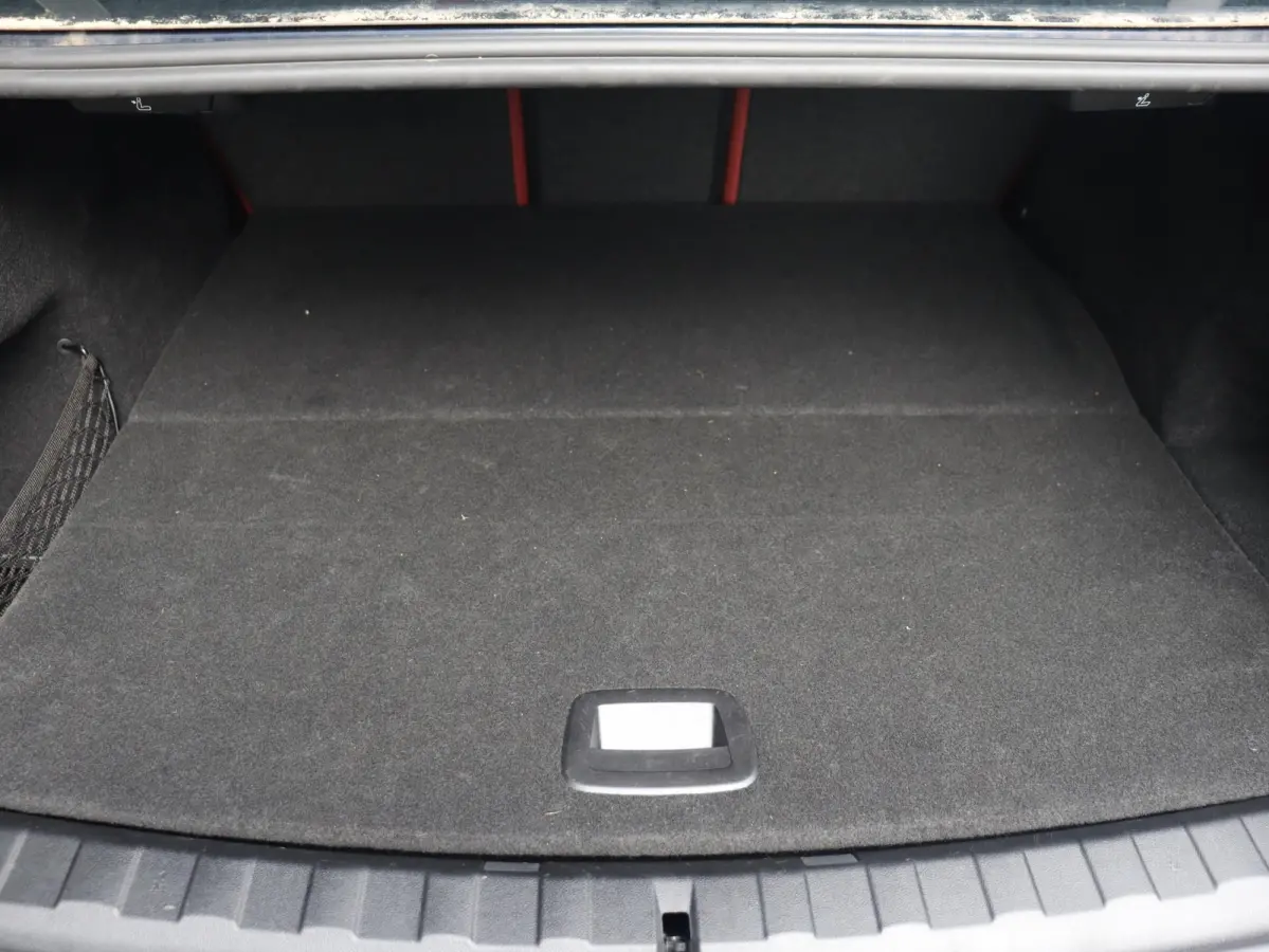 330e xDrive | High Executive | Sportstoelen | Verwarmbare Voorstoelen | Hi-Fi | Adaptive LED | Parkeersensoren | Climate Control 2-Zone | SOH 92% | 17'' LMV