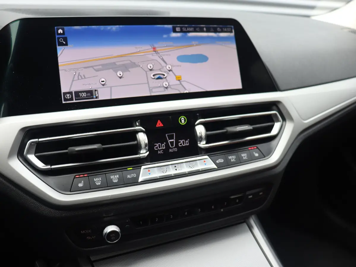 330e xDrive | High Executive | Sportstoelen | Verwarmbare Voorstoelen | Hi-Fi | Adaptive LED | Parkeersensoren | Climate Control 2-Zone | SOH 92% | 17'' LMV