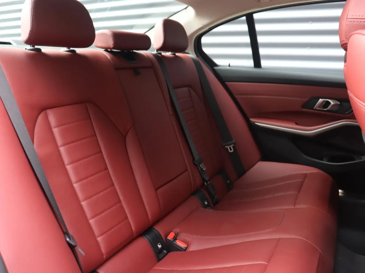 330e xDrive | High Executive | Sportstoelen | Verwarmbare Voorstoelen | Hi-Fi | Adaptive LED | Parkeersensoren | Climate Control 2-Zone | SOH 92% | 17'' LMV