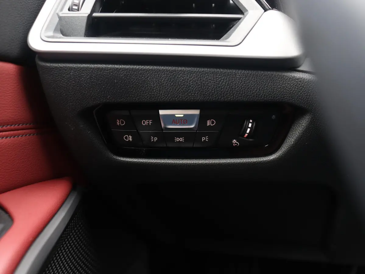 330e xDrive | High Executive | Sportstoelen | Verwarmbare Voorstoelen | Hi-Fi | Adaptive LED | Parkeersensoren | Climate Control 2-Zone | SOH 92% | 17'' LMV