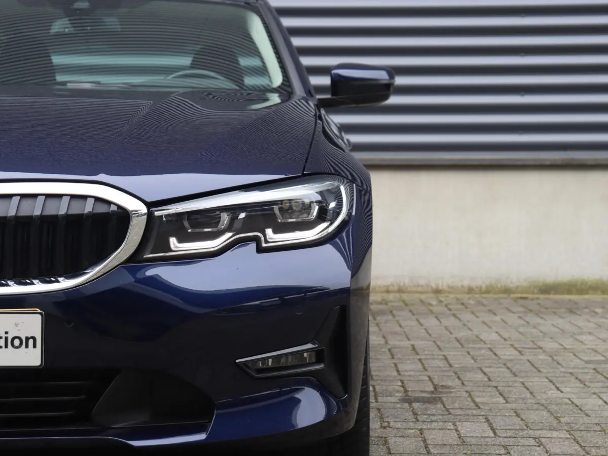 330e xDrive | High Executive | Sportstoelen | Verwarmbare Voorstoelen | Hi-Fi | Adaptive LED | Parkeersensoren | Climate Control 2-Zone | SOH 92% | 17'' LMV
