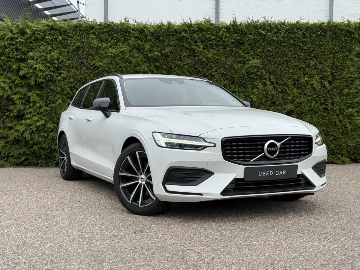 B3 Momentum Advantage | Blis | Parkeer sensoren | Elektrische stoelen | AppleCarplay | Bluetooth |