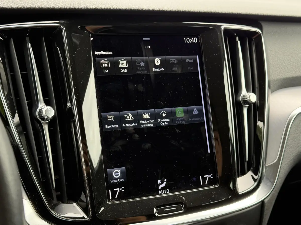 B3 Momentum Advantage | Blis | Parkeer sensoren | Elektrische stoelen | AppleCarplay | Bluetooth |