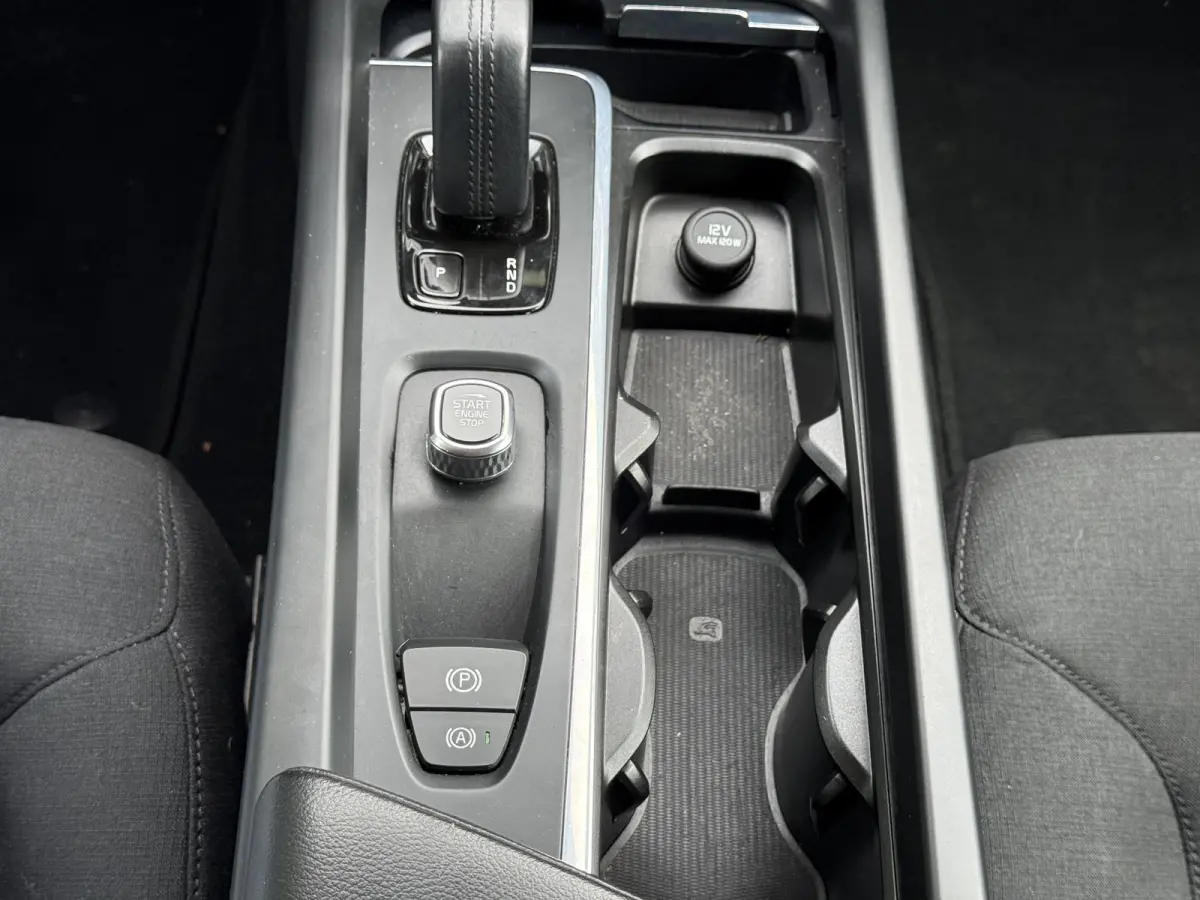 B3 Momentum Advantage | Blis | Parkeer sensoren | Elektrische stoelen | AppleCarplay | Bluetooth |