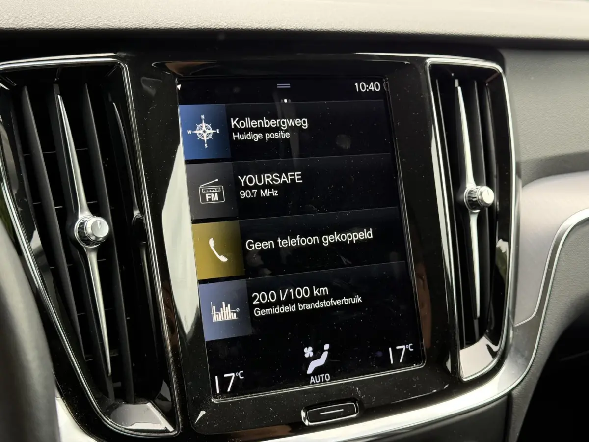 B3 Momentum Advantage | Blis | Parkeer sensoren | Elektrische stoelen | AppleCarplay | Bluetooth |