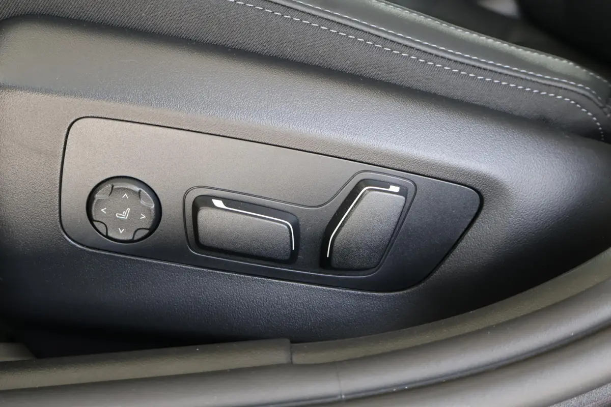 530e | SOH 100% | M Sportpakket Pro | Panorama Dak | Stoel -en Stuurverwarming | Bowers & Wilkins Sound System