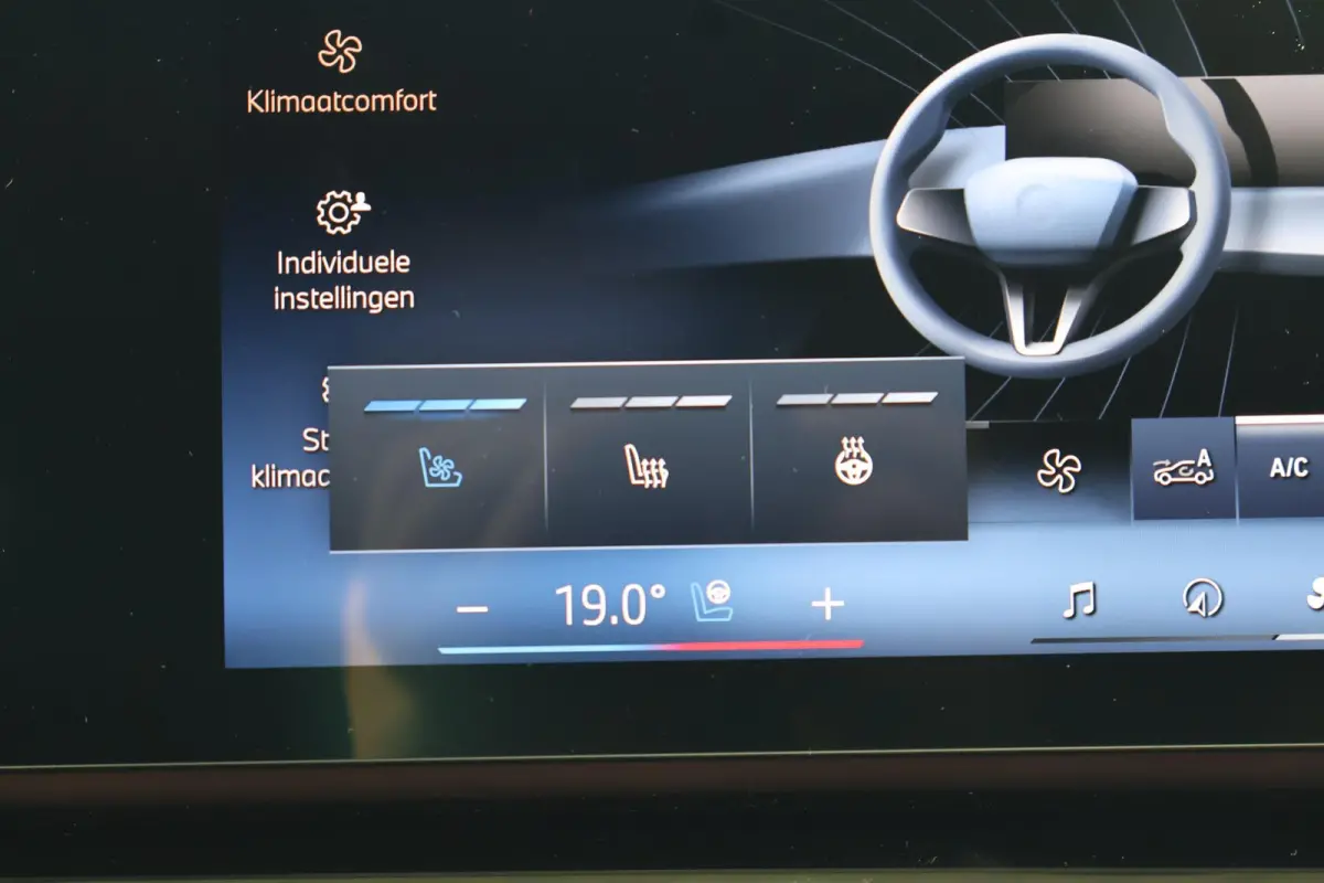 530e | SOH 100% | M Sportpakket Pro | Panorama Dak | Stoel -en Stuurverwarming | Bowers & Wilkins Sound System