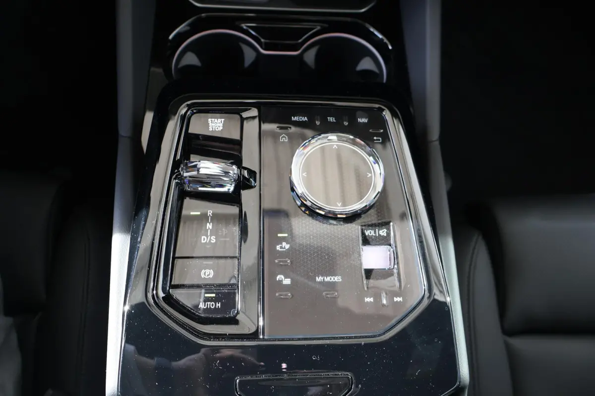530e | SOH 100% | M Sportpakket Pro | Panorama Dak | Stoel -en Stuurverwarming | Bowers & Wilkins Sound System