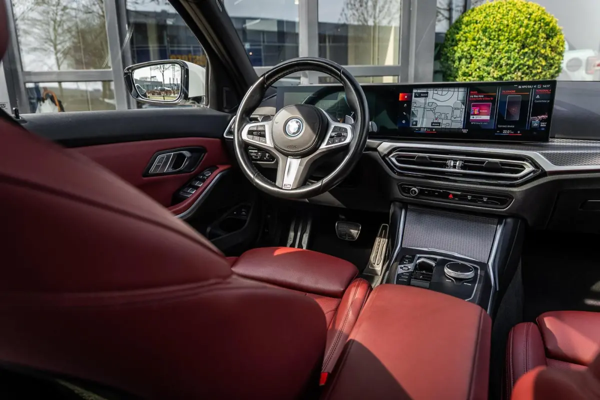 320e|PANO|CARPLAY|CAMERA|KEYLESS|LASER