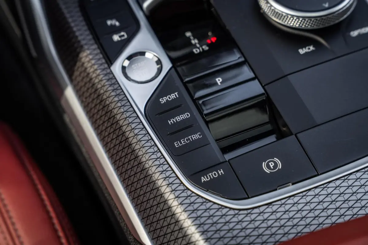 320e|PANO|CARPLAY|CAMERA|KEYLESS|LASER