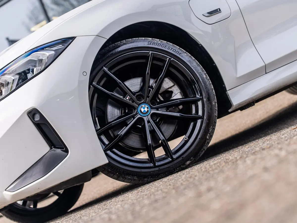 320e|PANO|CARPLAY|CAMERA|KEYLESS|LASER