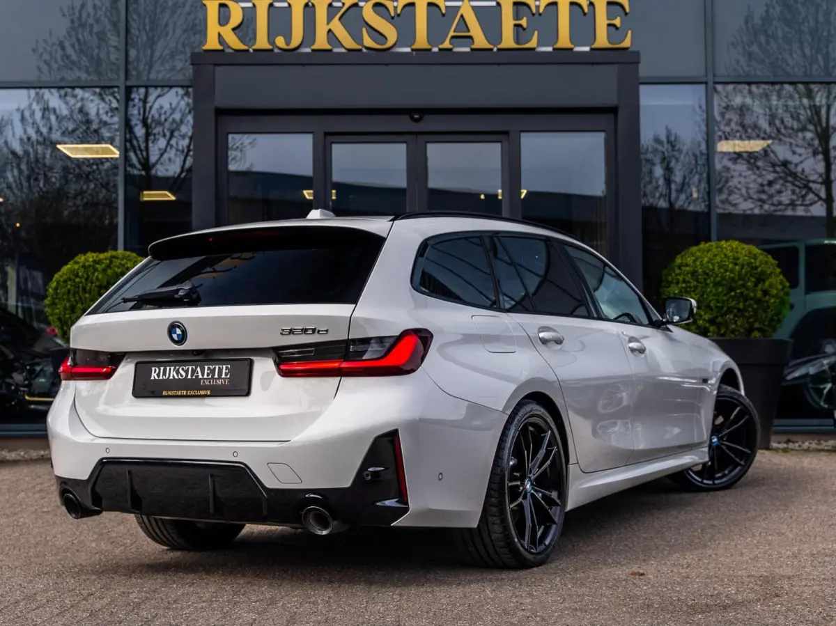 320e|PANO|CARPLAY|CAMERA|KEYLESS|LASER