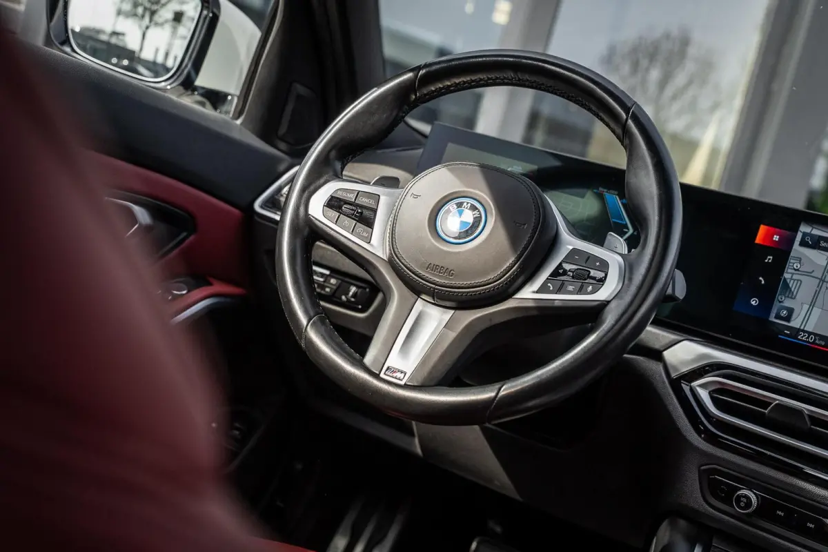 320e|PANO|CARPLAY|CAMERA|KEYLESS|LASER
