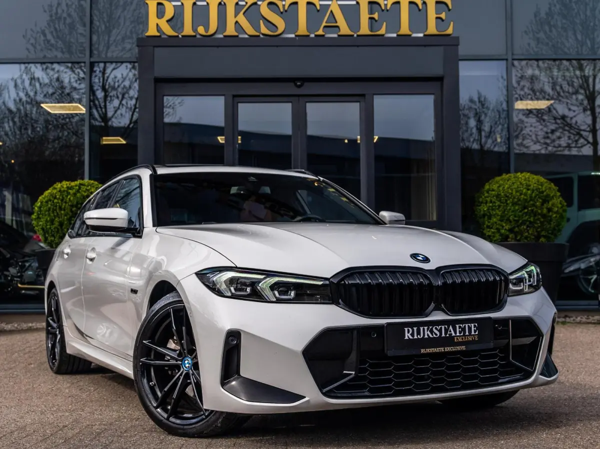 320e|PANO|CARPLAY|CAMERA|KEYLESS|LASER