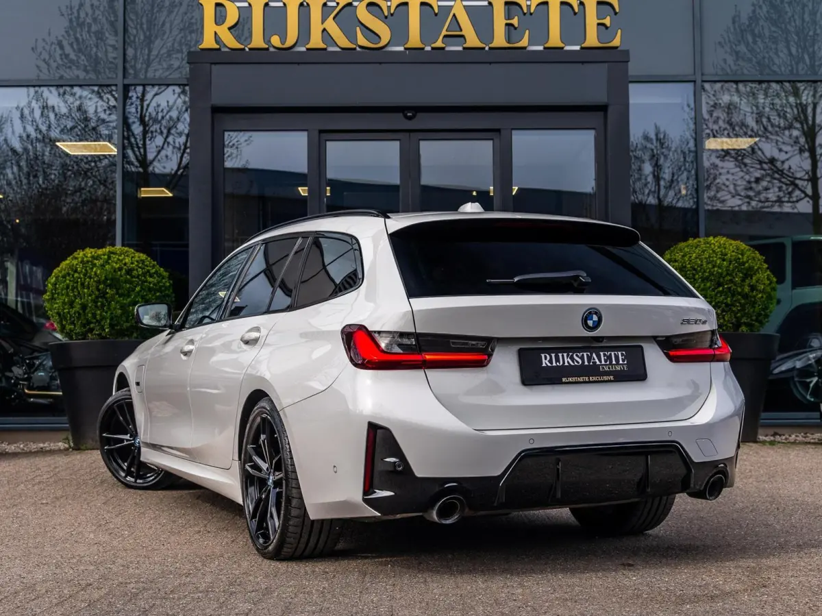 320e|PANO|CARPLAY|CAMERA|KEYLESS|LASER