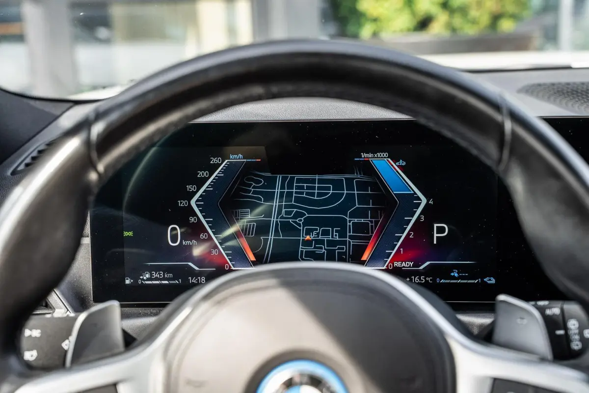 320e|PANO|CARPLAY|CAMERA|KEYLESS|LASER