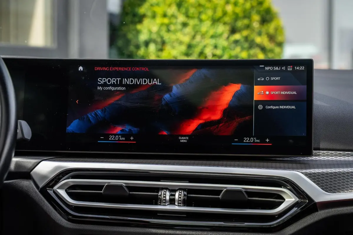 320e|PANO|CARPLAY|CAMERA|KEYLESS|LASER