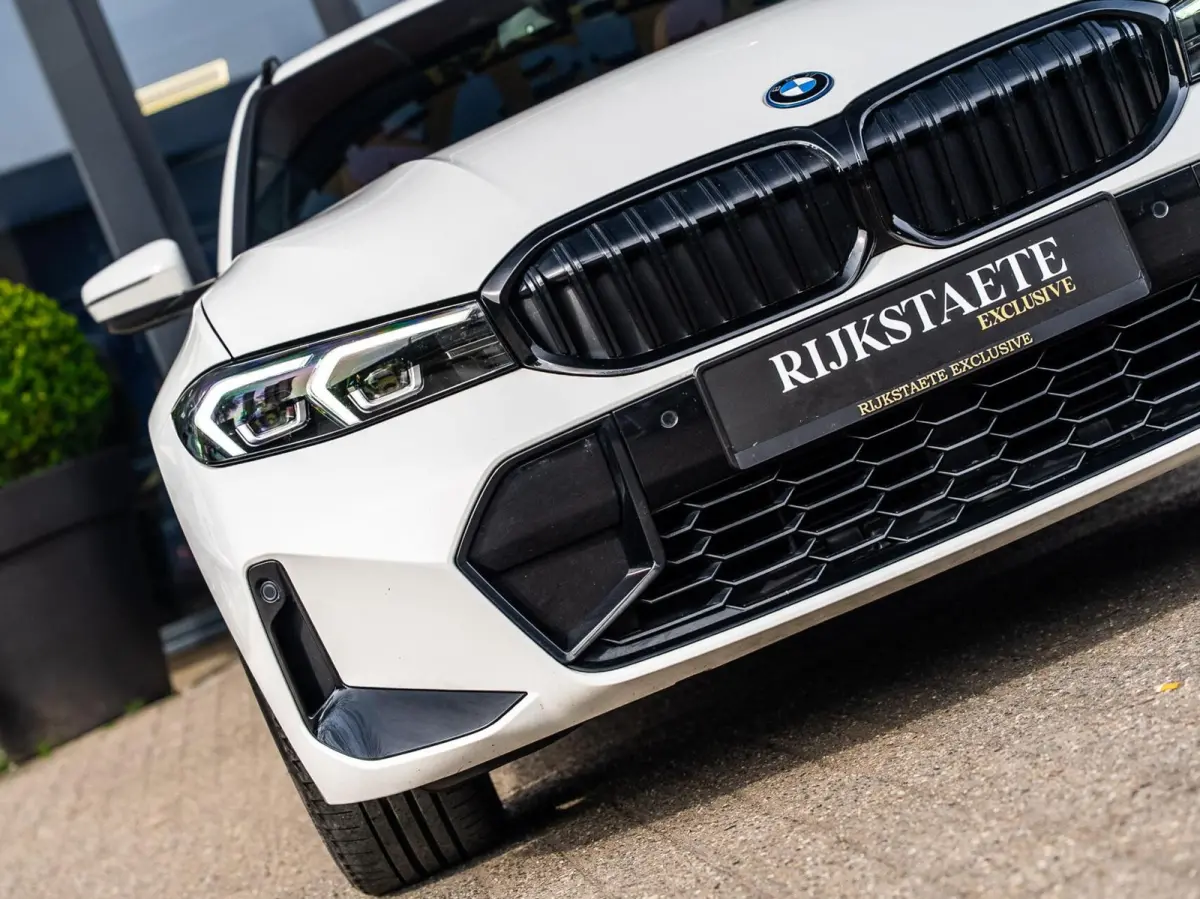 320e|PANO|CARPLAY|CAMERA|KEYLESS|LASER