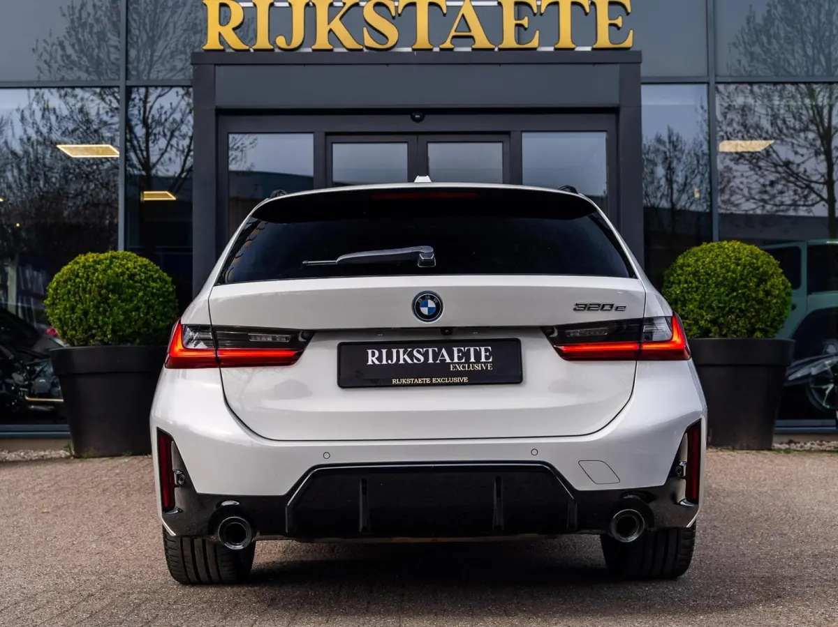 320e|PANO|CARPLAY|CAMERA|KEYLESS|LASER