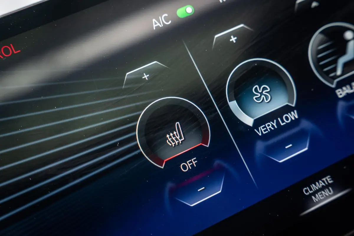 320e|PANO|CARPLAY|CAMERA|KEYLESS|LASER