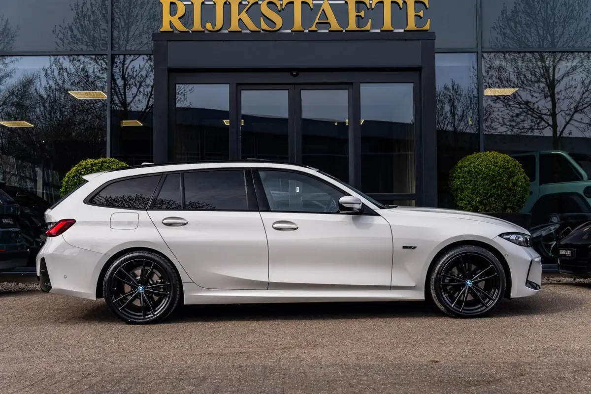 320e|PANO|CARPLAY|CAMERA|KEYLESS|LASER
