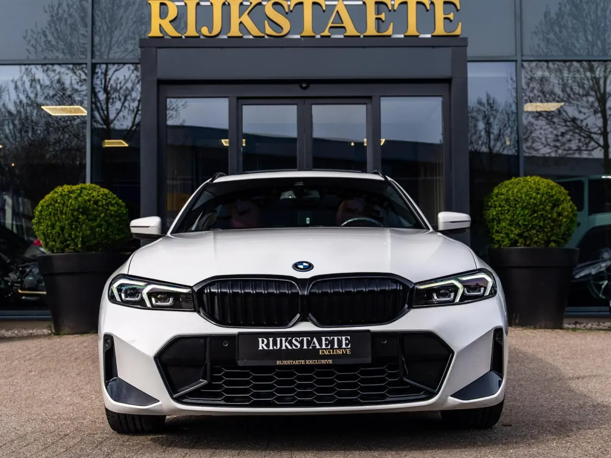 320e|PANO|CARPLAY|CAMERA|KEYLESS|LASER
