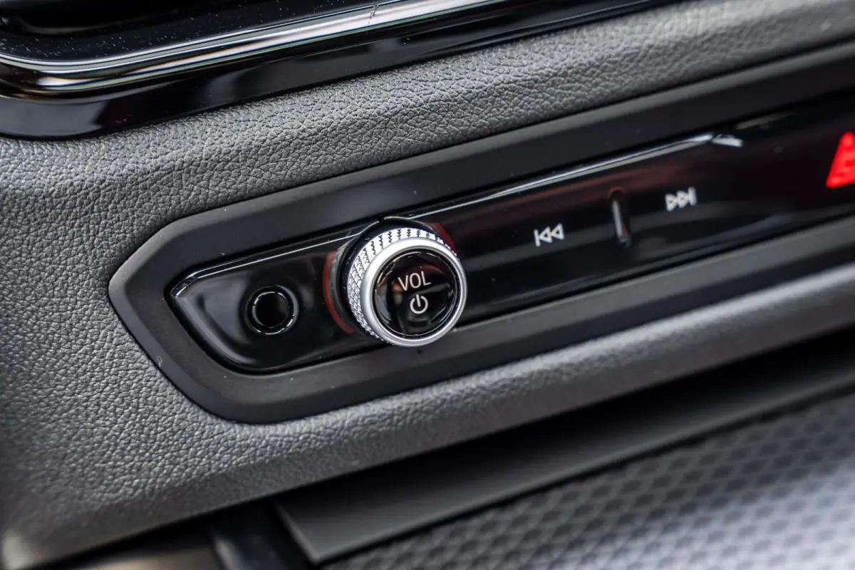 320e|PANO|CARPLAY|CAMERA|KEYLESS|LASER