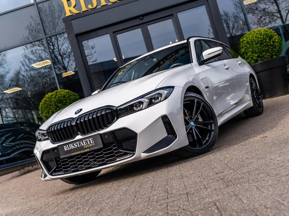 320e|PANO|CARPLAY|CAMERA|KEYLESS|LASER