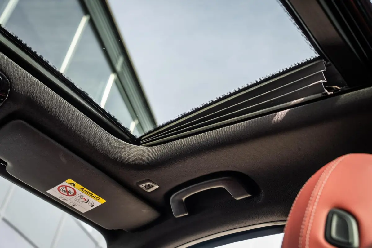 320e|PANO|CARPLAY|CAMERA|KEYLESS|LASER
