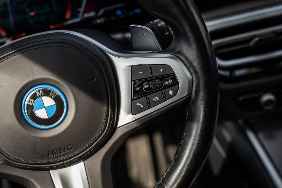 320e|PANO|CARPLAY|CAMERA|KEYLESS|LASER