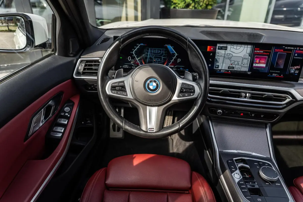 320e|PANO|CARPLAY|CAMERA|KEYLESS|LASER