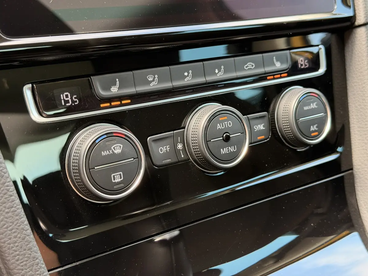 1.0 TSI R-Line 18'' LED Dynaudio ACC Stoelverwarming
