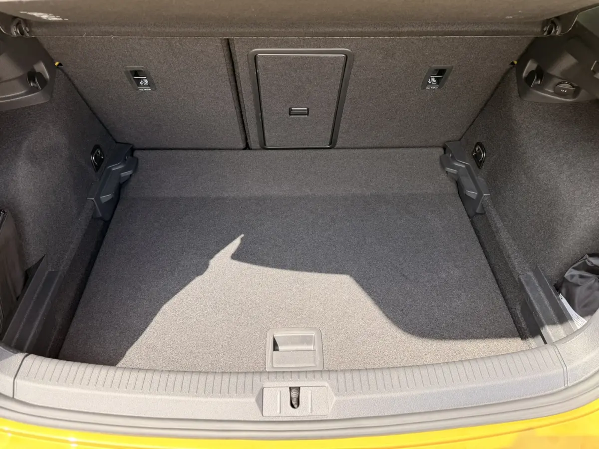 1.0 TSI R-Line 18'' LED Dynaudio ACC Stoelverwarming