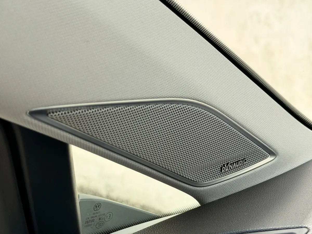 1.0 TSI R-Line 18'' LED Dynaudio ACC Stoelverwarming