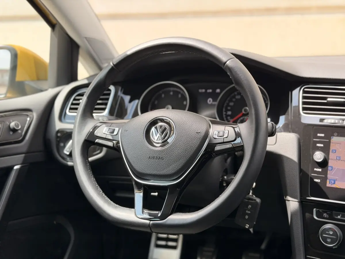 1.0 TSI R-Line 18'' LED Dynaudio ACC Stoelverwarming