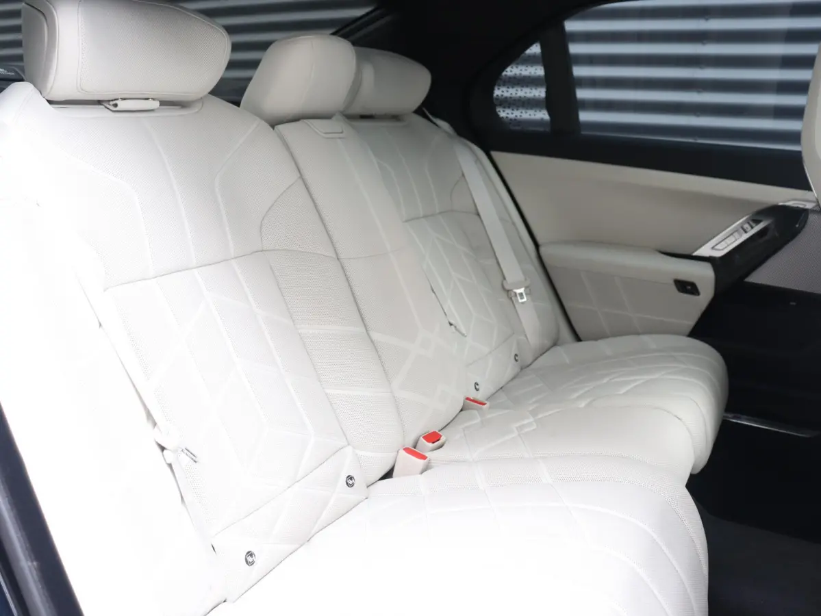 xDrive60 | High Executive | M Sportpakket Pro | Executive Lounge | Rear-Seat Entertainment Experience | Driving Assistant Prof. | Head-Up | Stoel Massage & Ventilatie | SOH 100% | 20'' LMV