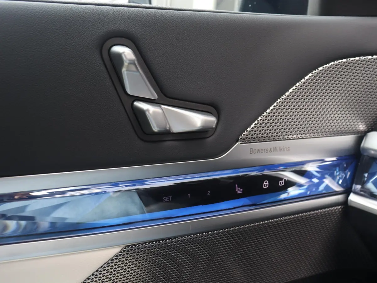 xDrive60 | High Executive | M Sportpakket Pro | Executive Lounge | Rear-Seat Entertainment Experience | Driving Assistant Prof. | Head-Up | Stoel Massage & Ventilatie | SOH 100% | 20'' LMV