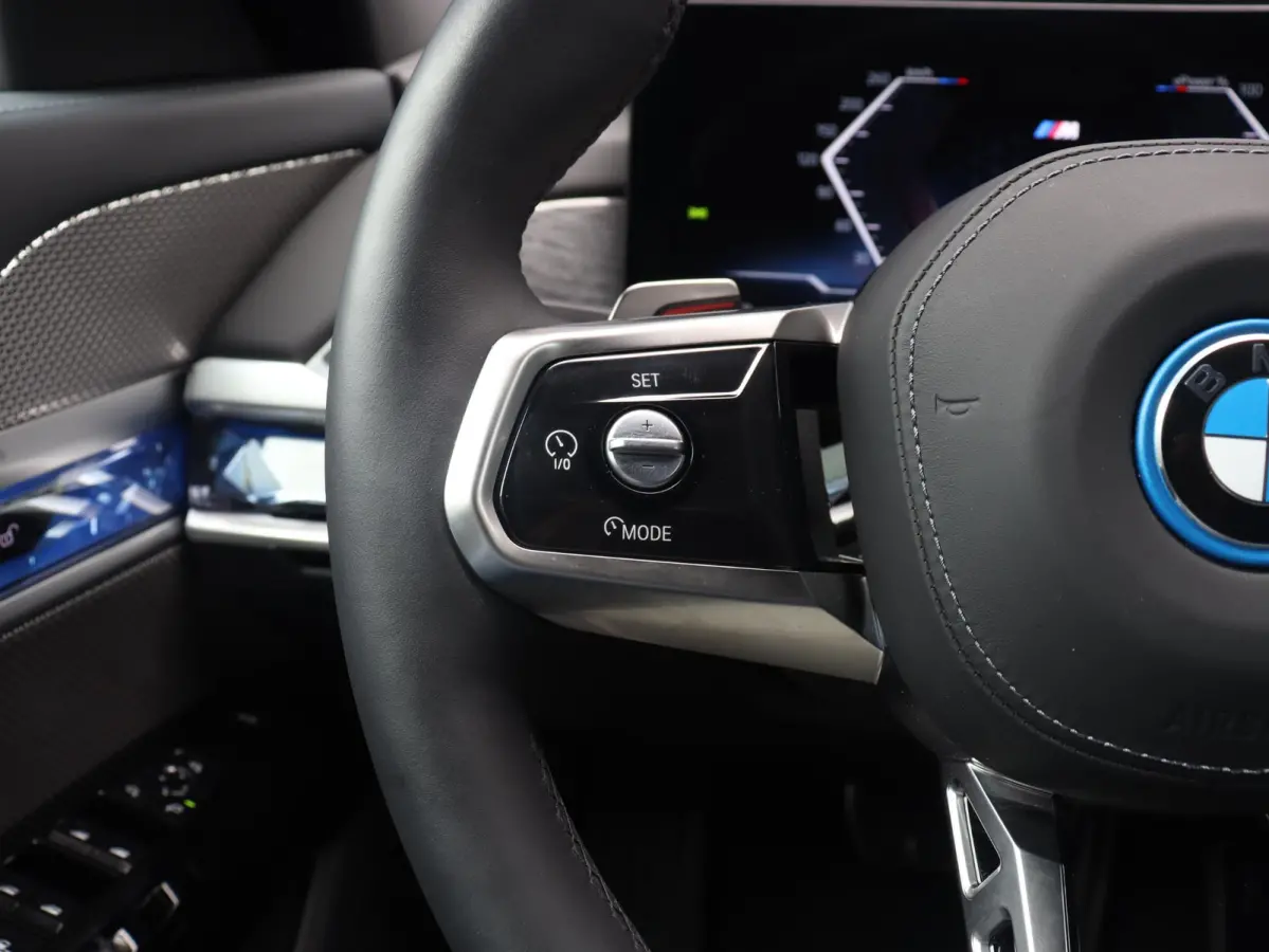 xDrive60 | High Executive | M Sportpakket Pro | Executive Lounge | Rear-Seat Entertainment Experience | Driving Assistant Prof. | Head-Up | Stoel Massage & Ventilatie | SOH 100% | 20'' LMV