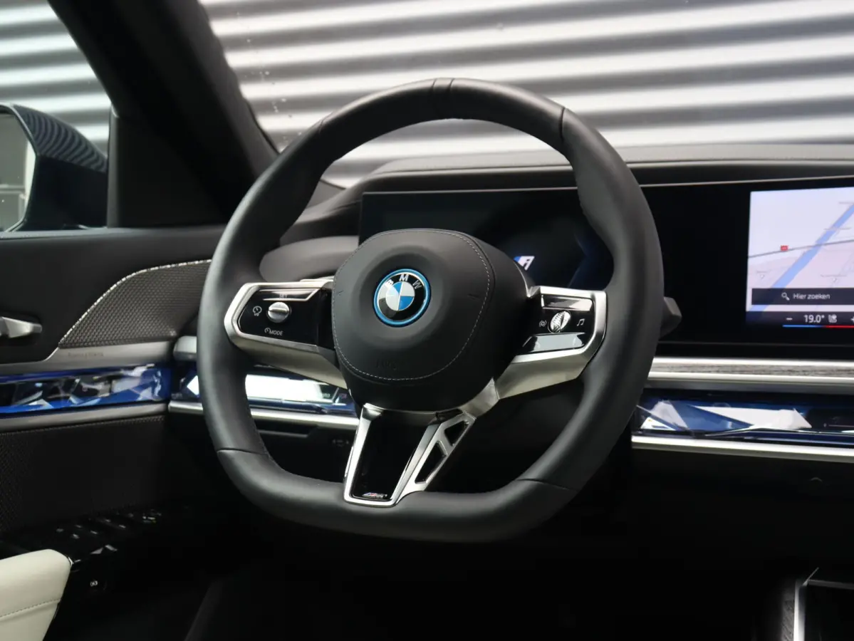 xDrive60 | High Executive | M Sportpakket Pro | Executive Lounge | Rear-Seat Entertainment Experience | Driving Assistant Prof. | Head-Up | Stoel Massage & Ventilatie | SOH 100% | 20'' LMV