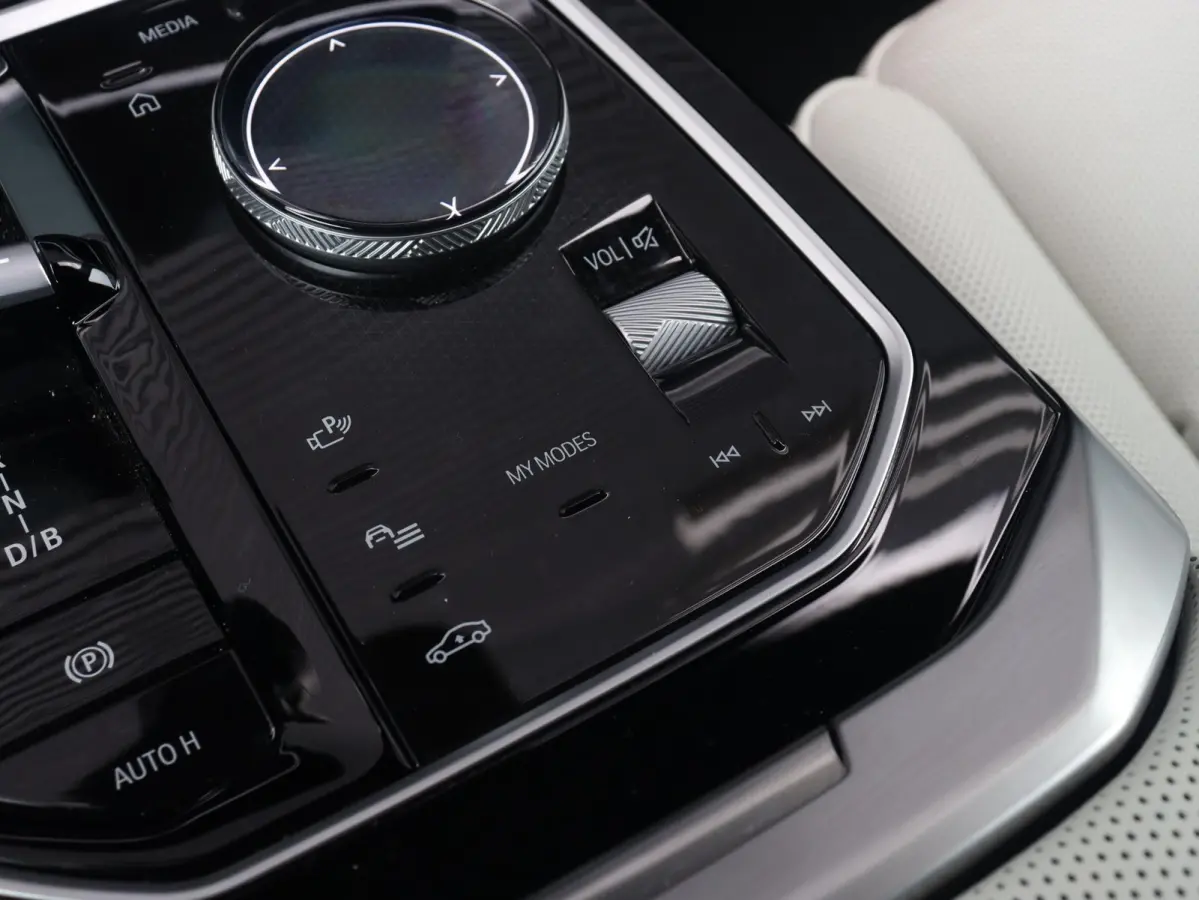 xDrive60 | High Executive | M Sportpakket Pro | Executive Lounge | Rear-Seat Entertainment Experience | Driving Assistant Prof. | Head-Up | Stoel Massage & Ventilatie | SOH 100% | 20'' LMV