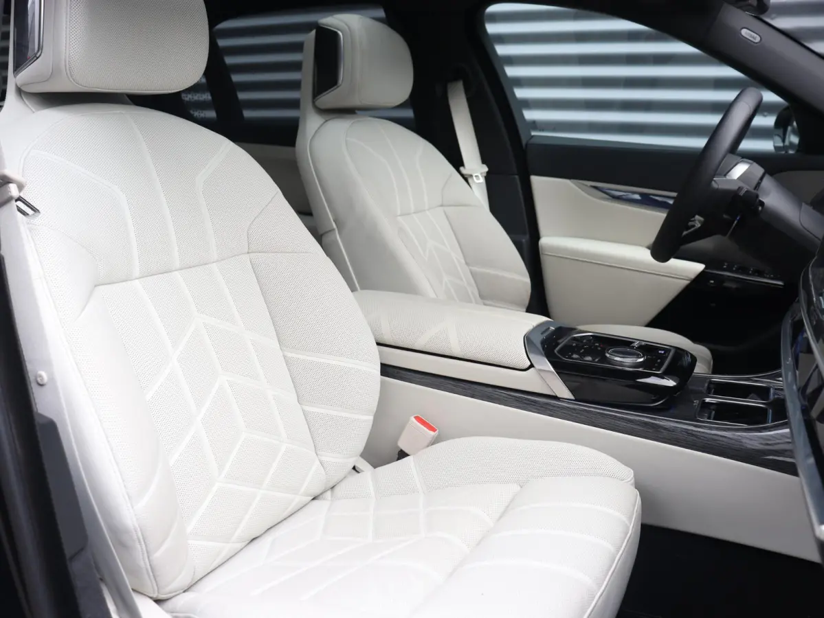 xDrive60 | High Executive | M Sportpakket Pro | Executive Lounge | Rear-Seat Entertainment Experience | Driving Assistant Prof. | Head-Up | Stoel Massage & Ventilatie | SOH 100% | 20'' LMV