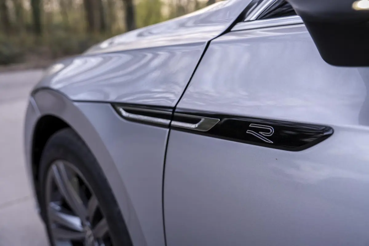 2.0 TDI R-Line Business+ IQ Light | Elek Trekhaak | Navigatie | Camera | Dsg