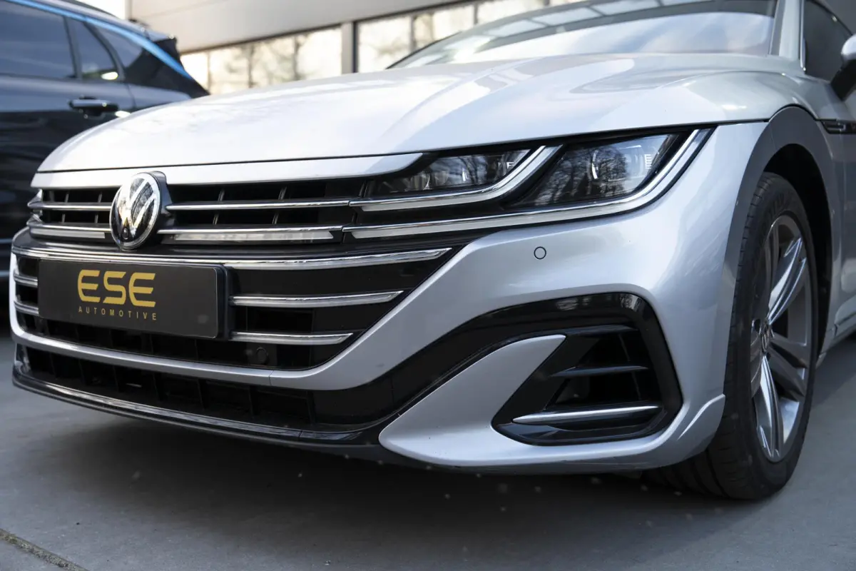 2.0 TDI R-Line Business+ IQ Light | Elek Trekhaak | Navigatie | Camera | Dsg