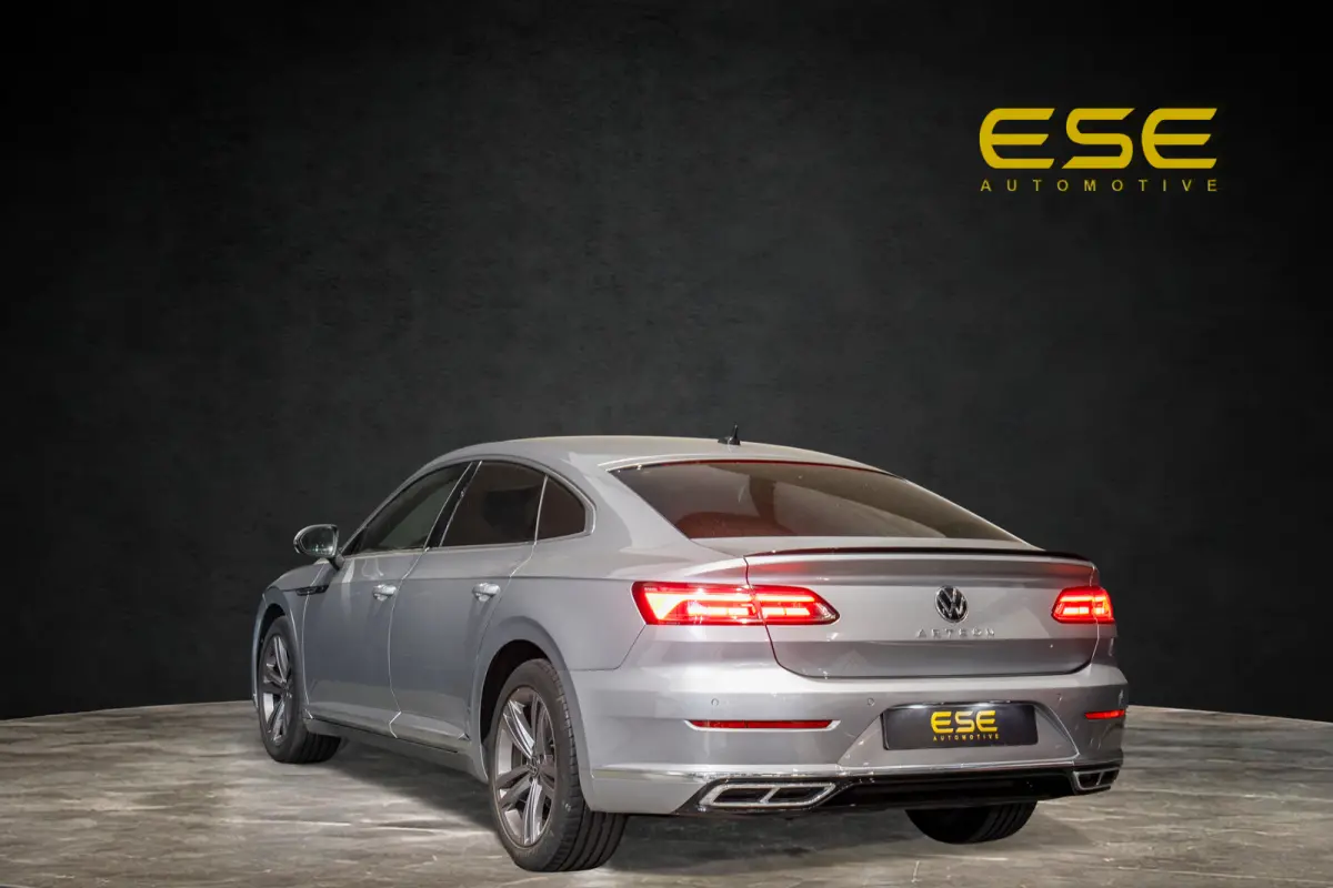 2.0 TDI R-Line Business+ IQ Light | Elek Trekhaak | Navigatie | Camera | Dsg