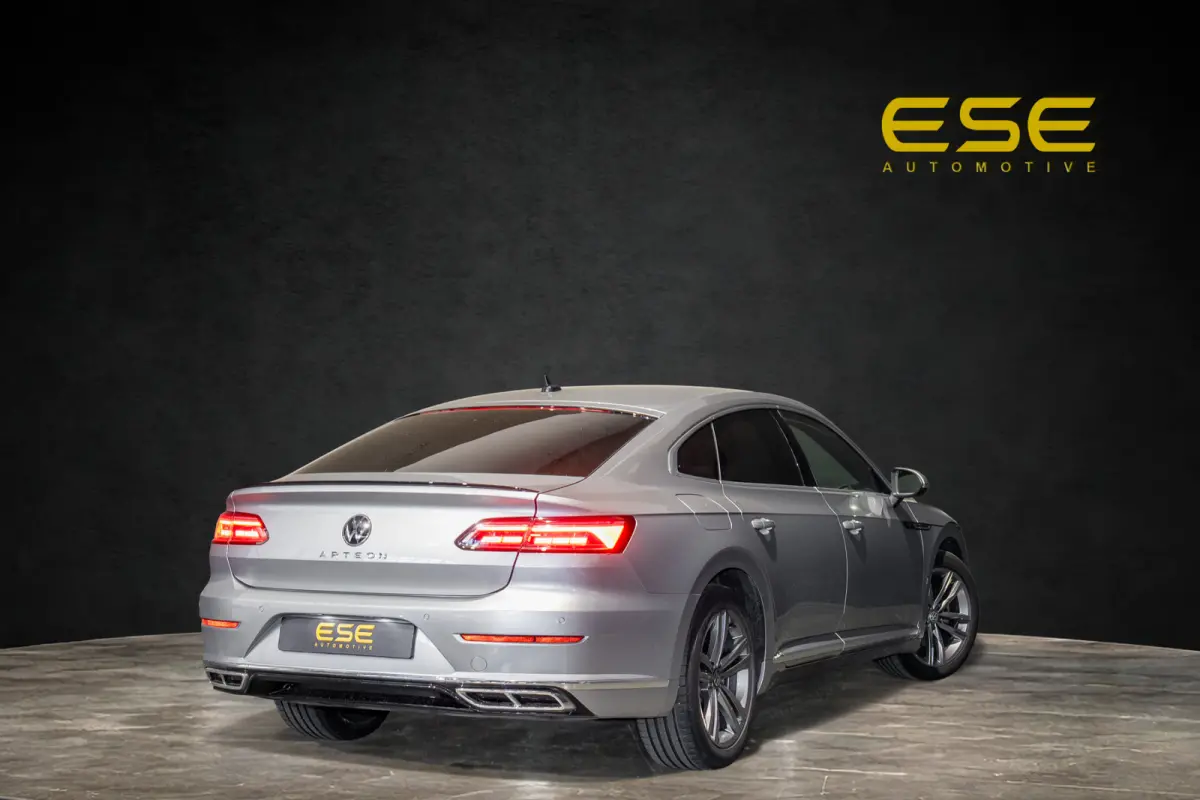 2.0 TDI R-Line Business+ IQ Light | Elek Trekhaak | Navigatie | Camera | Dsg