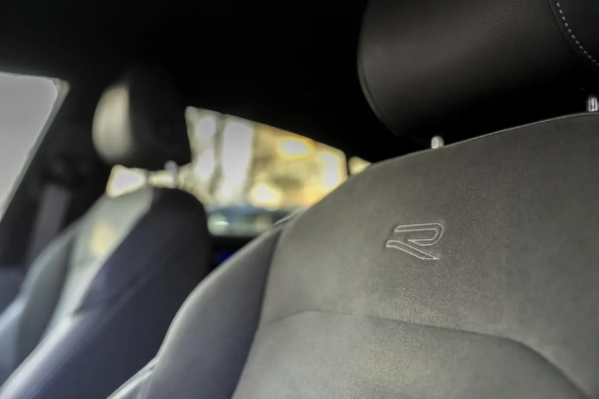 2.0 TDI R-Line Business+ IQ Light | Elek Trekhaak | Navigatie | Camera | Dsg