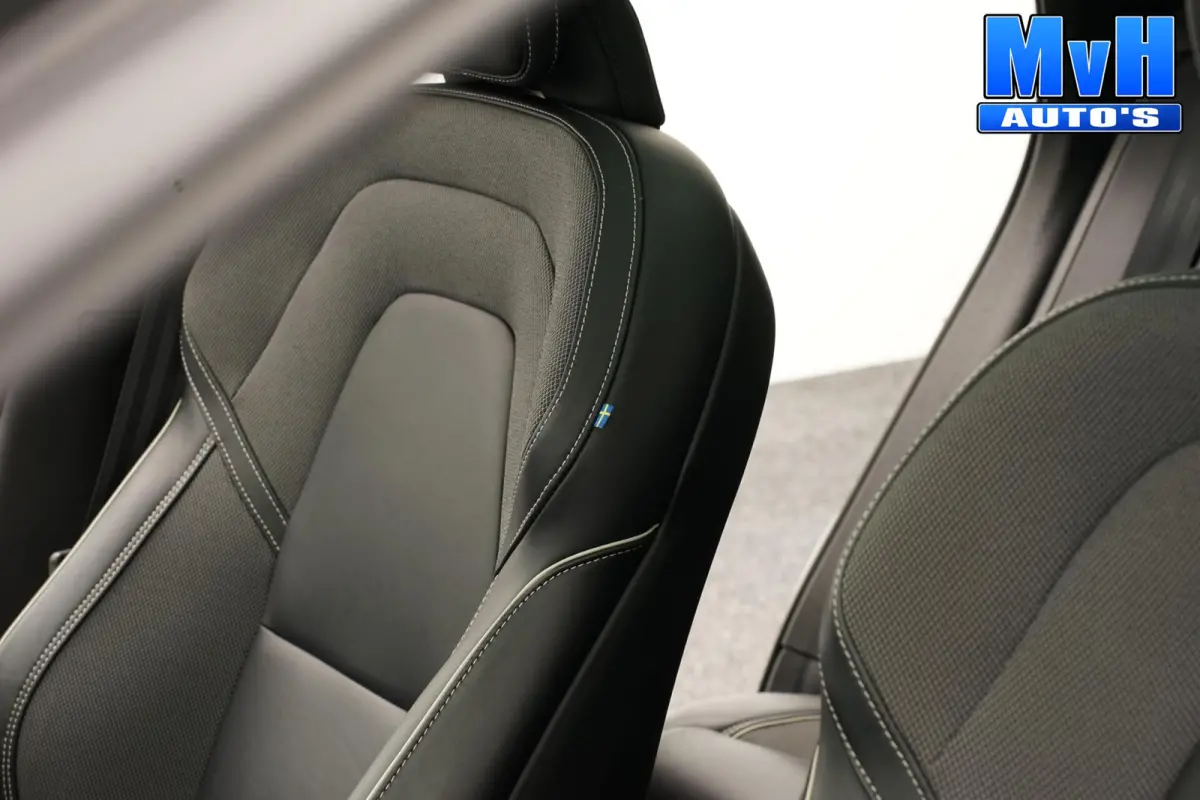 2.0 PHEV T6 AWD R-Design|PANO|H/K|TREKH|SOH93%