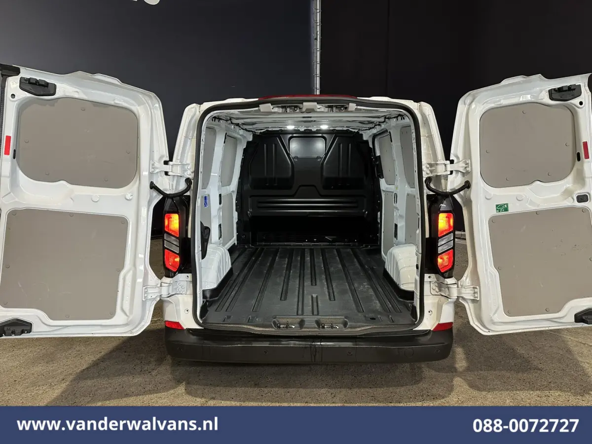 2.0 TDCI L1H1 Euro6 Airco | Camera | LED | Apple Carplay | Cruisecontrol Android Auto, Verwarmde voorruit, Parkeersensoren, Bijrijdersbank